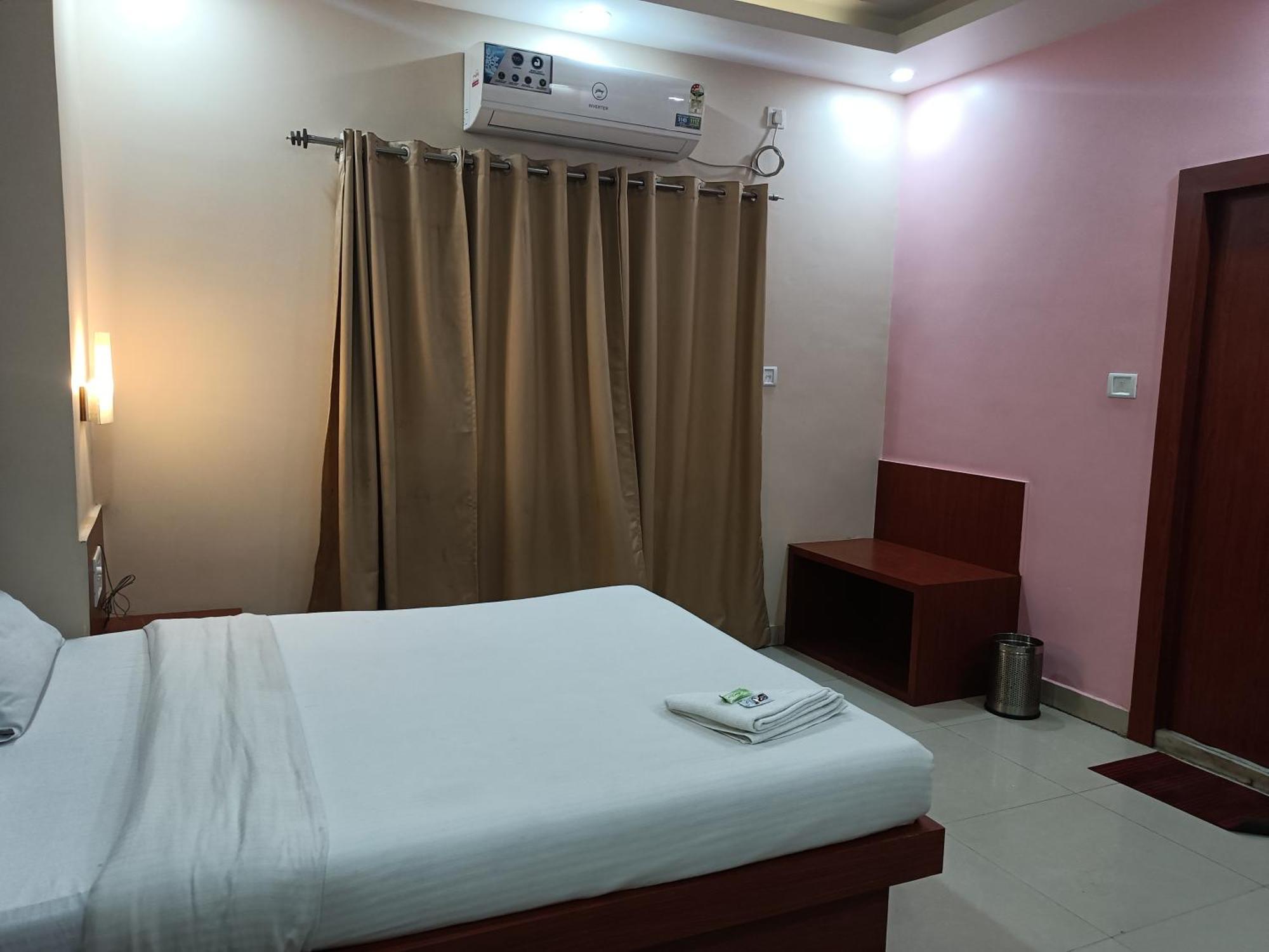 Hotel Sudakshina By Roh Silchar Exteriér fotografie