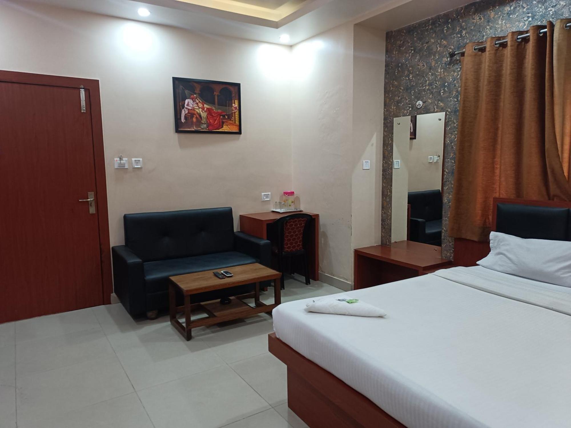 Hotel Sudakshina By Roh Silchar Exteriér fotografie
