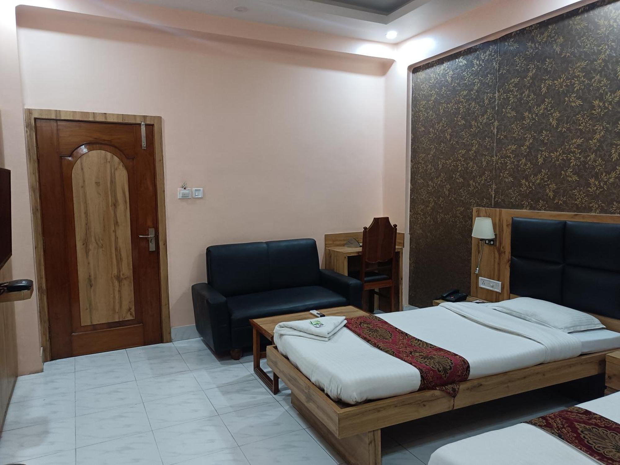 Hotel Sudakshina By Roh Silchar Exteriér fotografie
